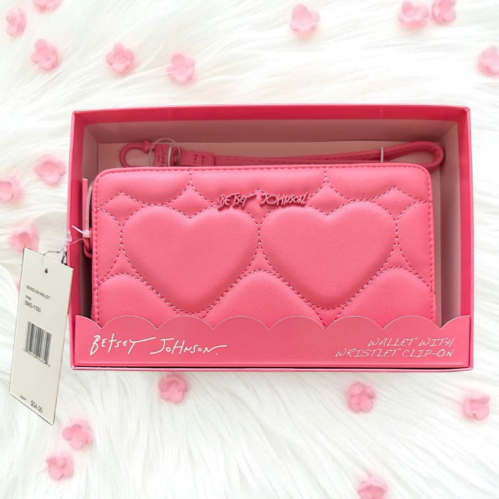Betsey Johnson PinkHeart Quilted Wristlet Clip-On NWT in Box $54 Value